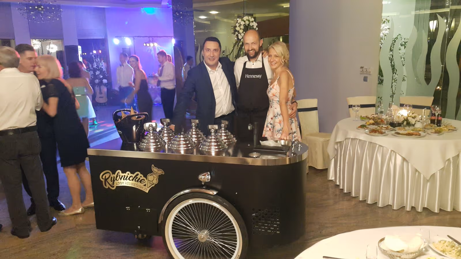 Stanowisko z lodami rzemieślniczymi na evencie firmowym